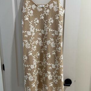 Elegant Tan and White Lace Midi Dress - Made in Italy